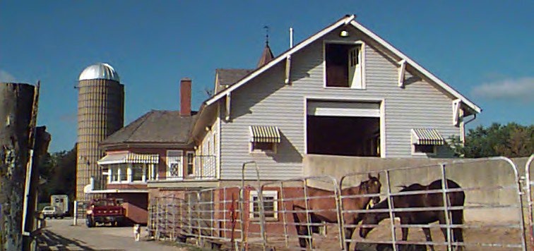 Exterior of Hickory Creek Farms City of McHenry, Illinois