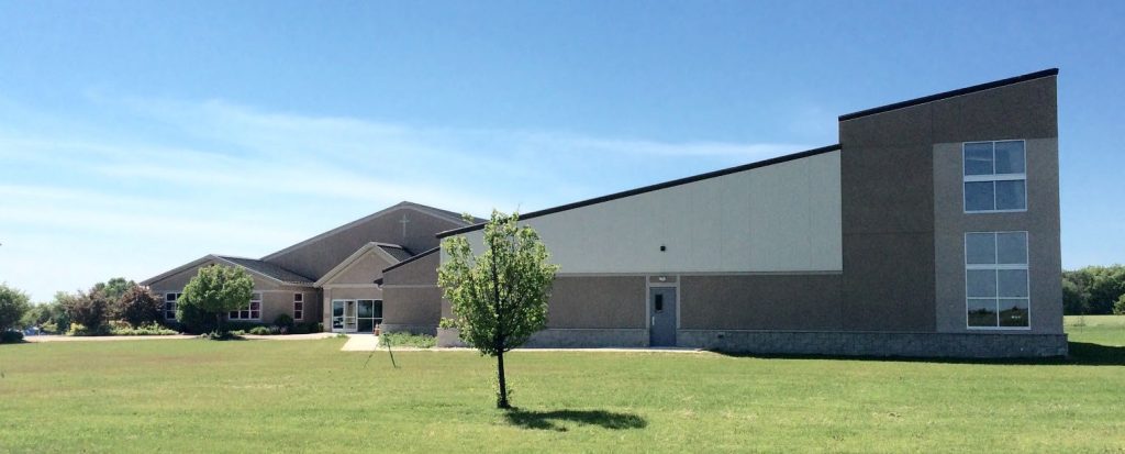 Exterior of Lakeland Community Church in Lake Geneva, Wisconsin
