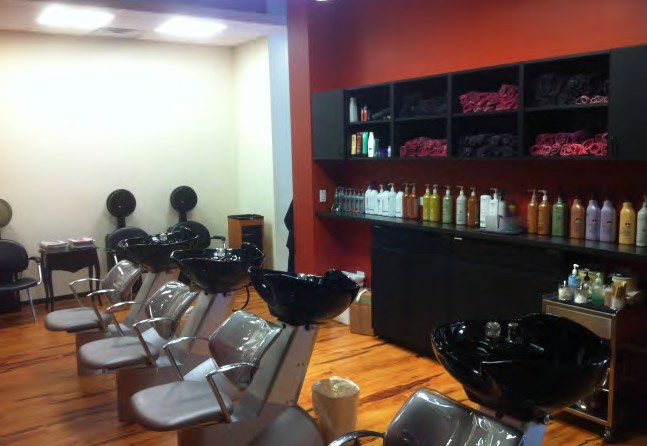 Interior of Salon Te Elle Ce in McHenry, Illinois